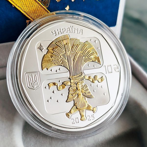 ССеребряная памятная монета НБУ с позолотой "Дух Рождества" 10 гривен, в футляре, 2025 S-CHRISTMAS-SPIRIT-2025 фото