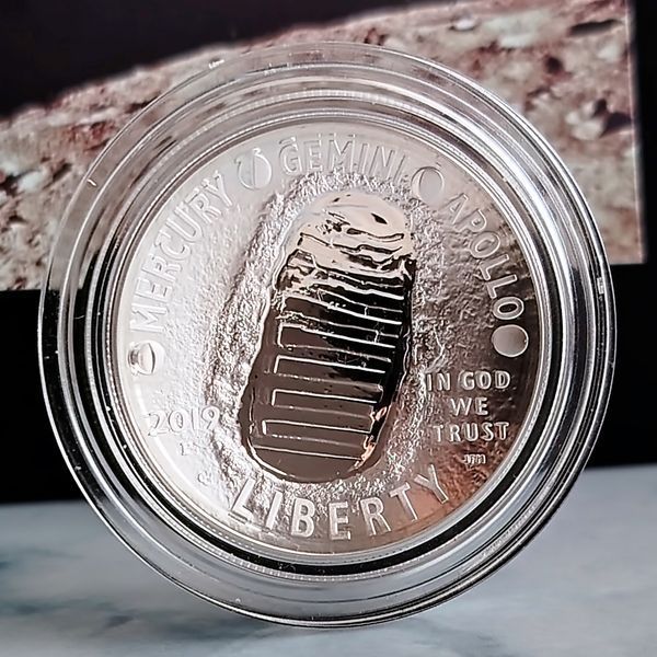 Пам&rsquo;ятна срібна монета &laquo;Аполлон-11&raquo;,&nbsp;proof,&nbsp;1 долар,&nbsp;США, 2019 S-APOLLO-2019 фото